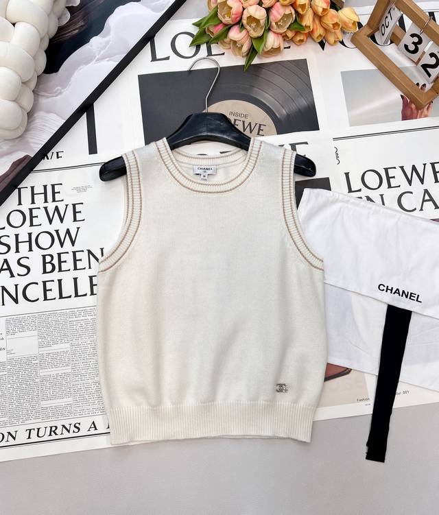 Chanel 2025 New Knitted Vest, woven with custom Yb cashmere yarn, delicate textu