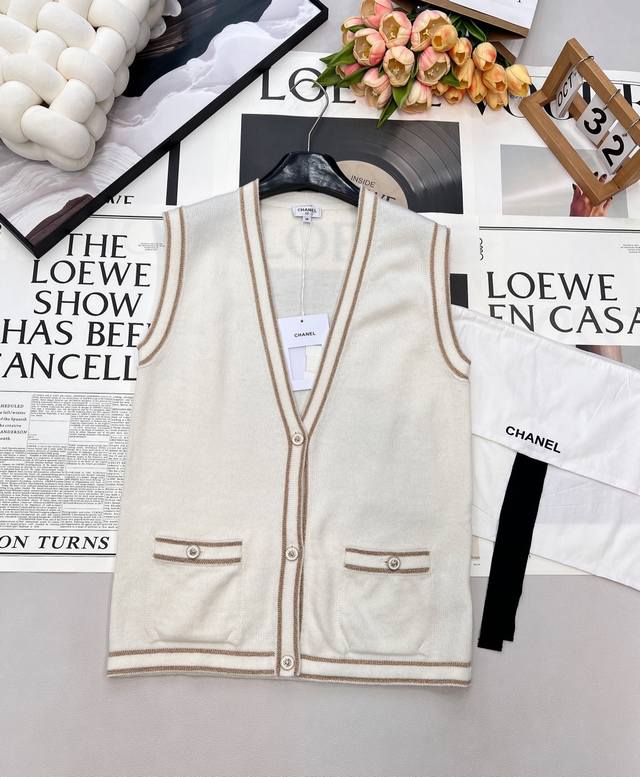 Chanel 2025 New Knitted Vest, made with custom Yb cashmere yarn, fine knit, soft