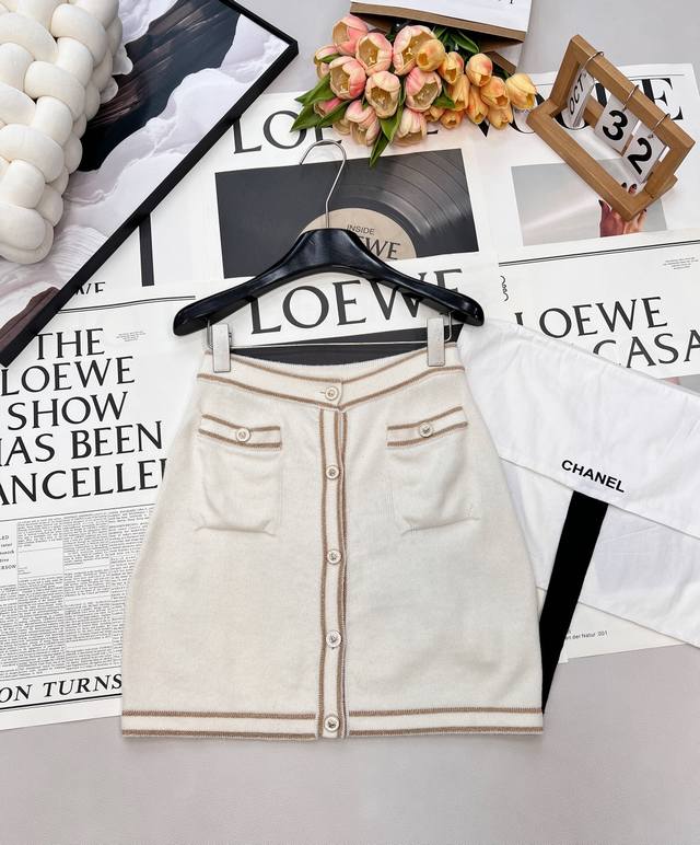 Chanel 2025 New Cashmere Knit Striped Bodycon Mini Skirt (25Coco Ski Collection)