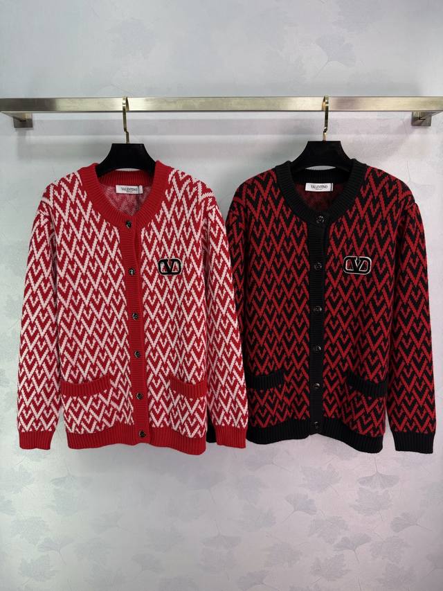 This Valentin crew neck knit sweater features a striking red base with white ge