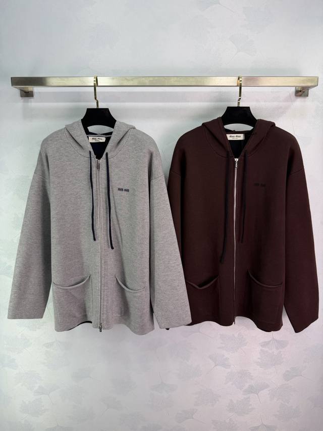Miu*25 Autumn/Winter New Hooded Cardigan, made of double-layered wool, simple ye