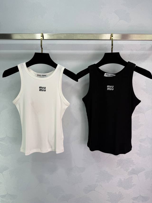 Miu*26 Early Autumn New Embroidered Logo Vest. Made of high-quality cotton fabri
