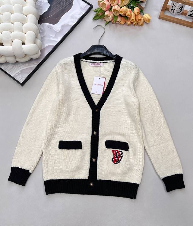 Valentino's new color-blocked V-neck knit cardigan, the Italian elegance formul
