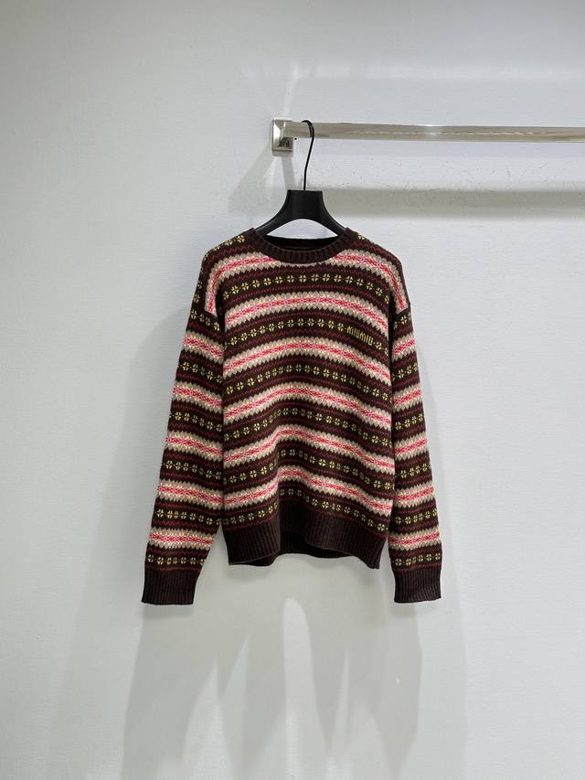 25Ss Early Autumn New Arrival! This round neck knit sweater features a unique in