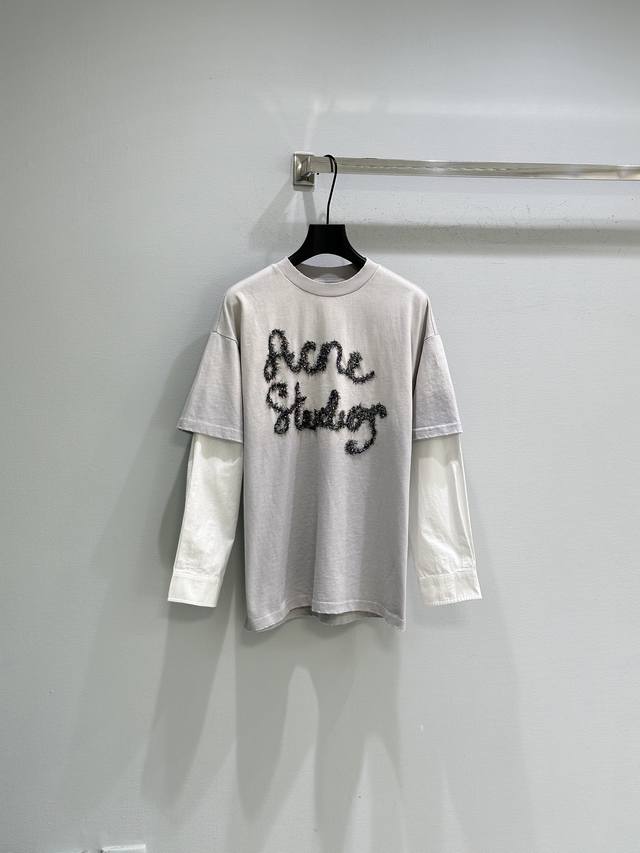 25Ss New Autumn/Winter Arrival! This long-sleeved T-shirt features a layered des