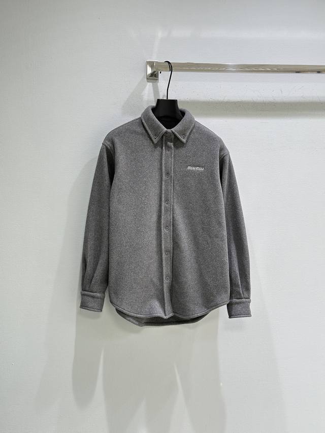 25Ss New Winter Arrival! This menswear-style fleece shirt reinterprets vintage a