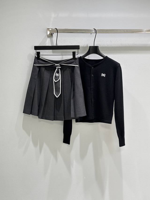 25Ss Winter New Arrival! Ann's preppy pleated skirt, high-waisted A-line silhoue
