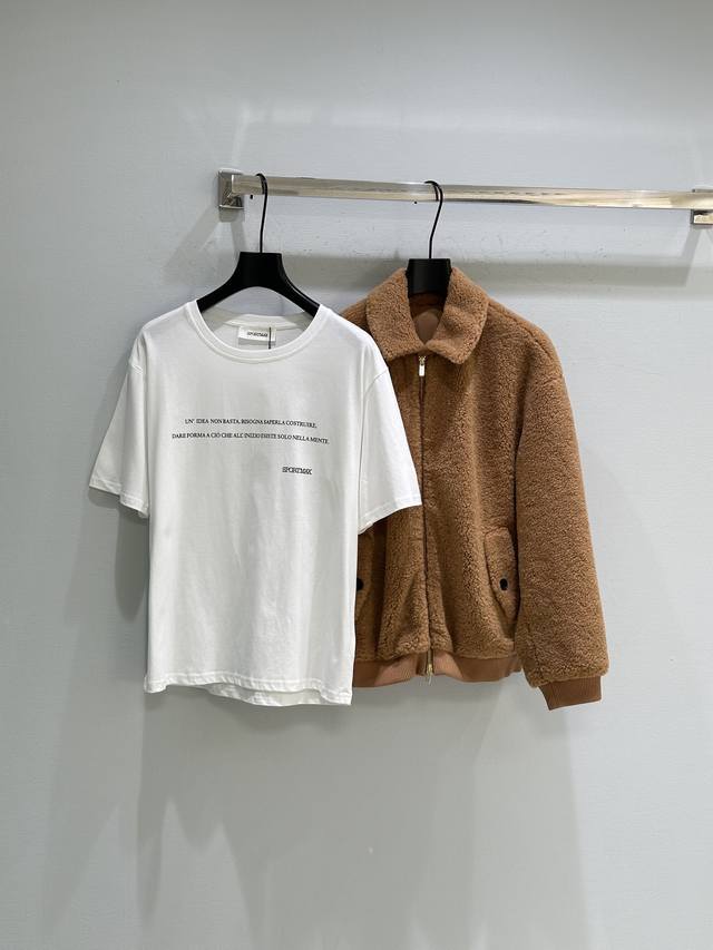 26Ss Early Spring New Arrival! Simple white T-shirt with a unique Italian print