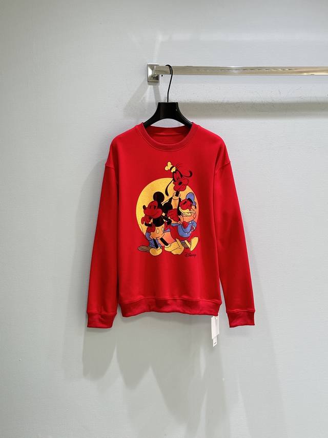 25Ss New Winter Arrival! This sweatshirt features classic Disney characters and