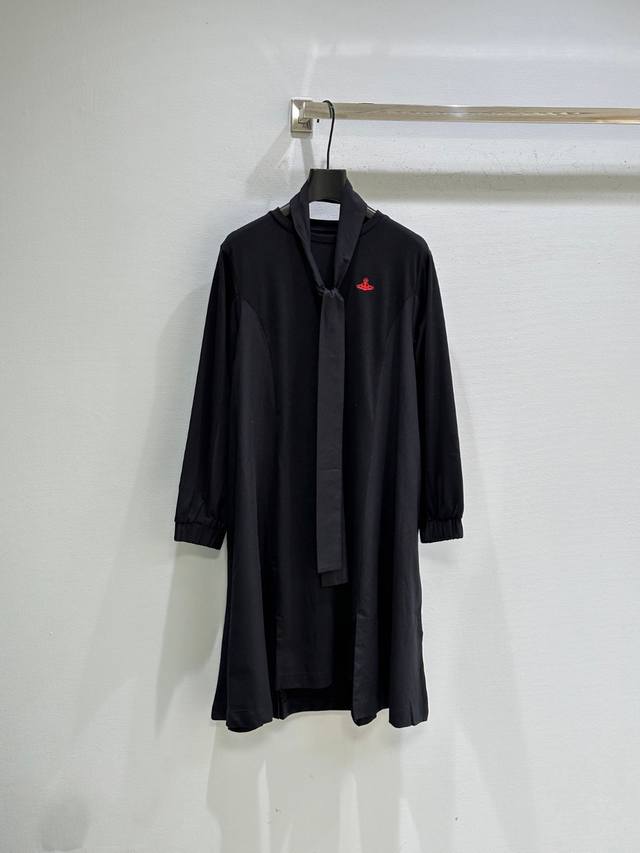 25Ss New Winter Arrival! This black dress features a simple design, with a light