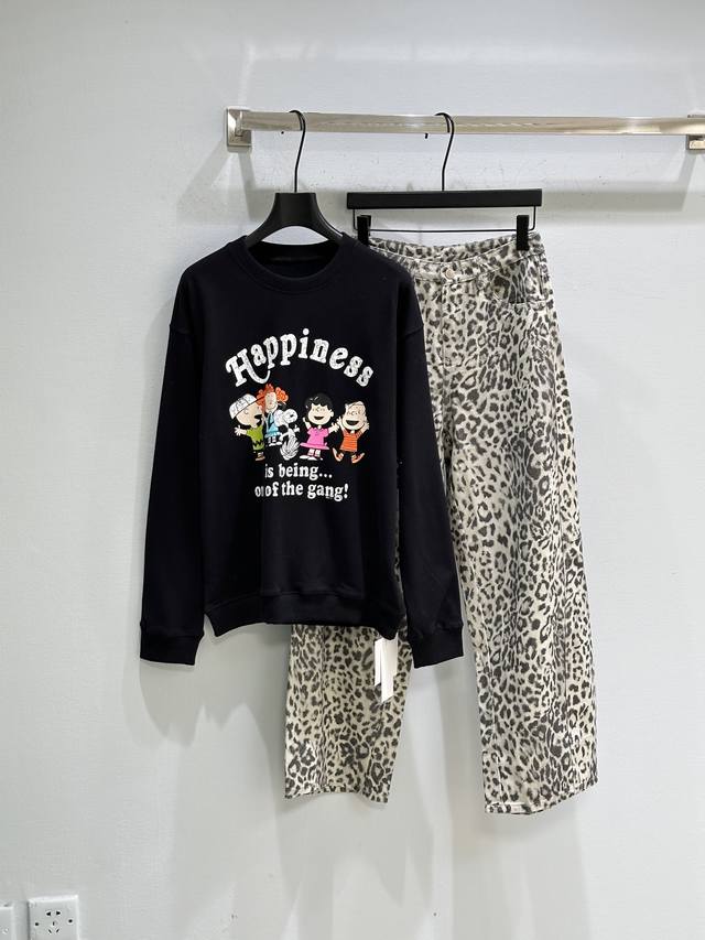 25Ss New Winter Arrival! This sweatshirt features a Peanuts cartoon character, p