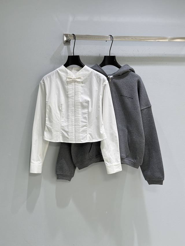 25Ss New Winter Arrival! The new King of Kings rhinestone shimmering sweatshirt