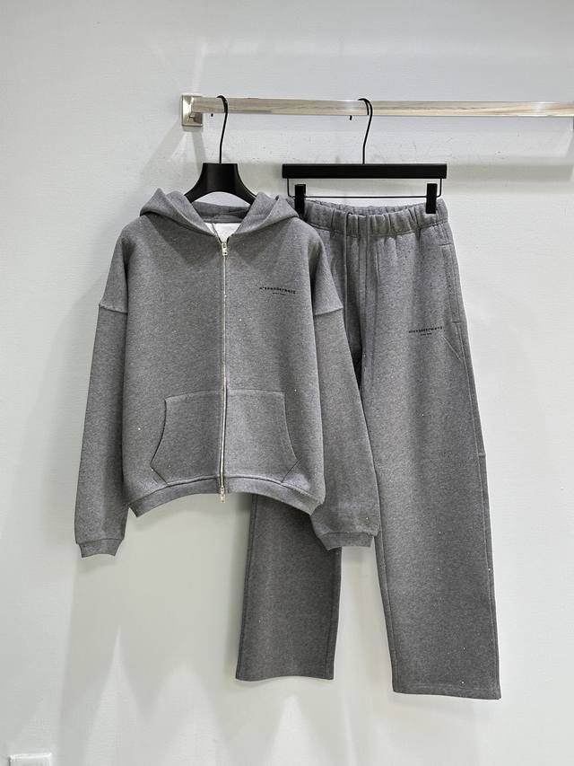 25Ss New Winter Arrival! The new Daio brand rhinestone shimmering sweatshirt + c