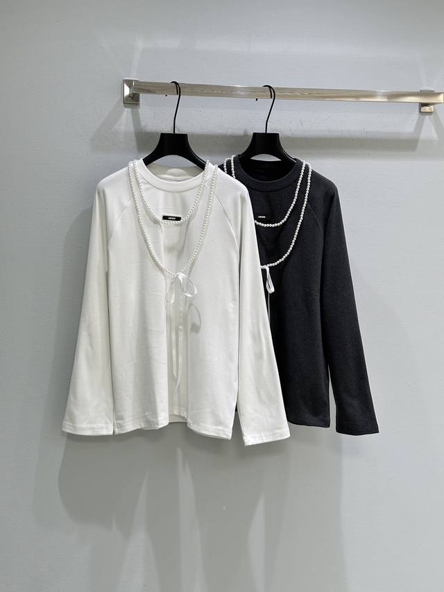 25Ss New Winter Arrival! This top is absolutely gorgeous! It comes with a detach