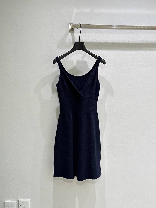 25Ss Early Autumn New Arrival! This knitted slip dress is incredibly comfortable