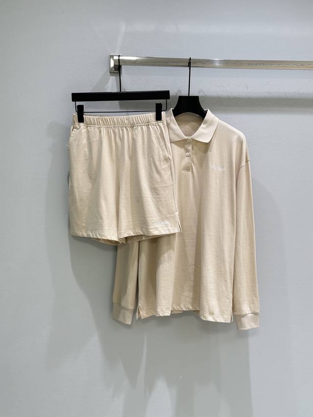 25Ss Early Autumn New Arrival! Knitted fabric is a signature material in the Miu