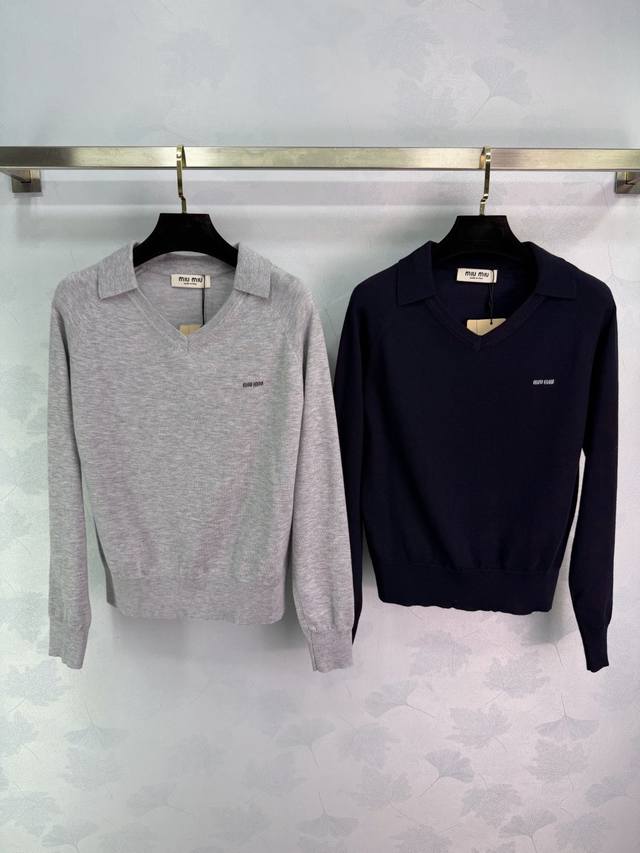 Miu*25 Autumn/Winter New Polo Collar Knit Sweater. Soft knit fabric, classic pol