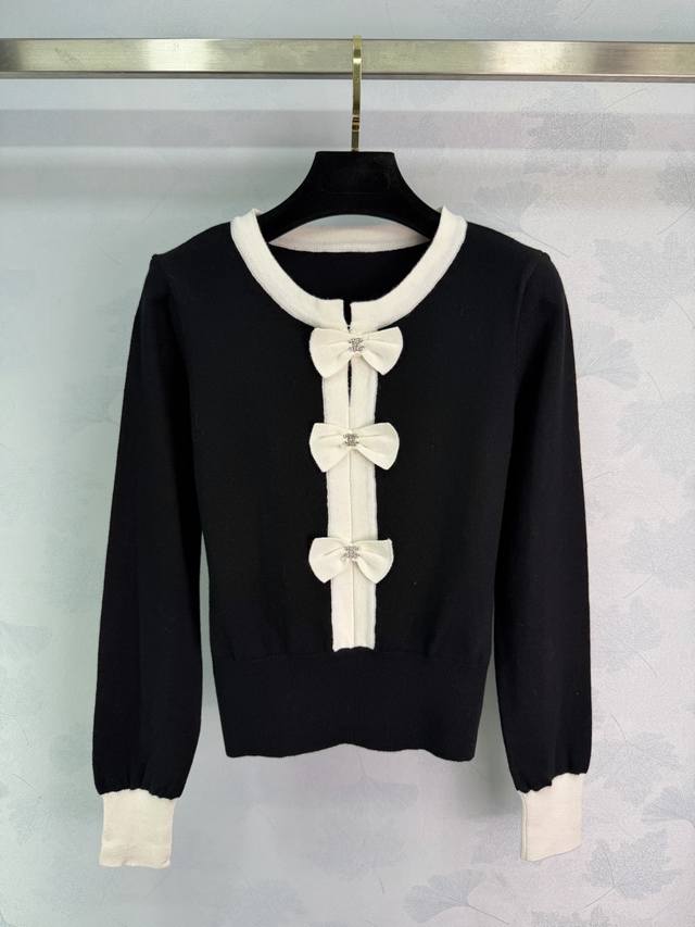 Ch*25 Autumn/Winter New Knit Sweater, Black + Creamy White Contrasting Trim with