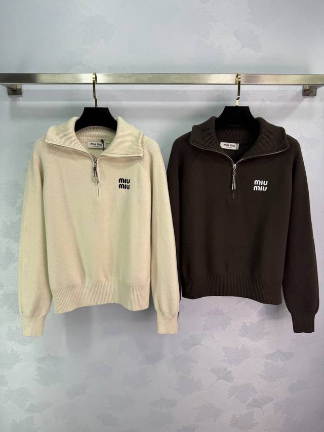 Miu*25 Autumn/Winter New Zipper Knit Sweatshirt. Soft knit fabric, super comfort