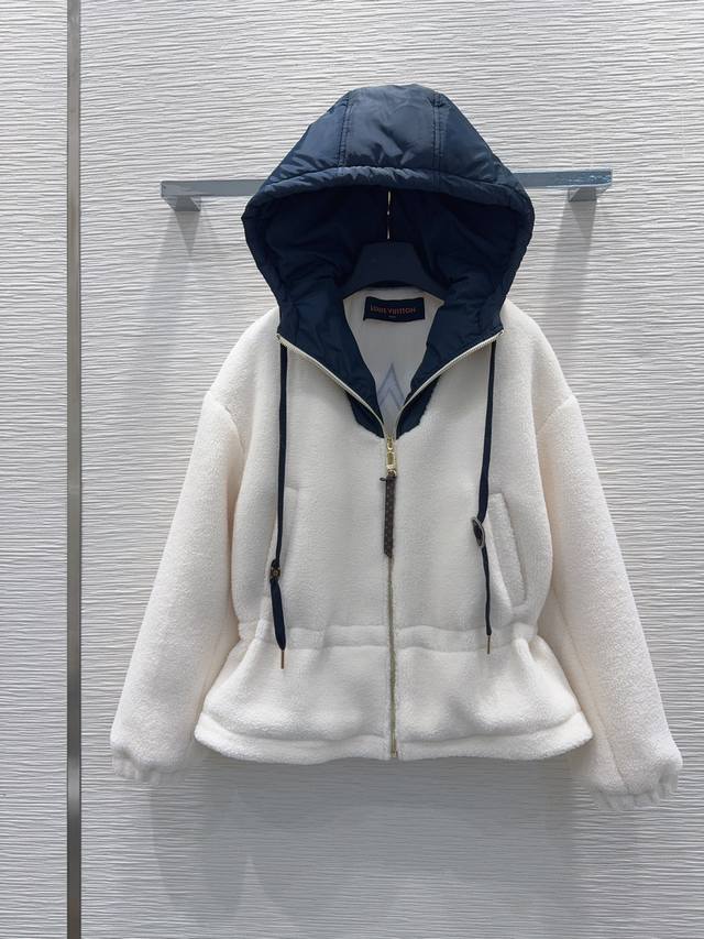 Louis Vuitto* 2025Fw New Faux Shearling Coat: Stylish, understated, elegant, and