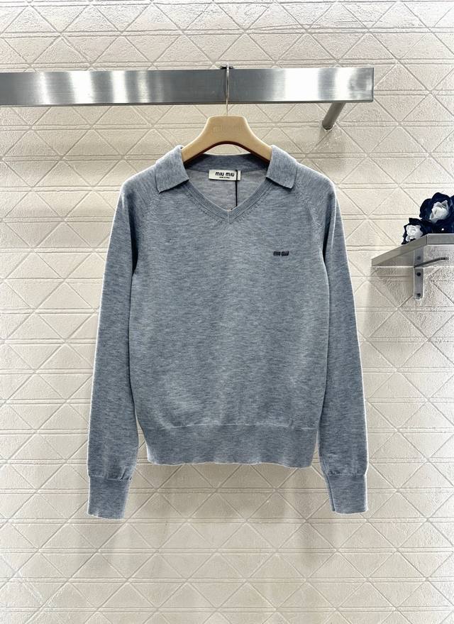 Miumi*2026 New Arrival: Collared Logo Sweater. Made with custom Yb wool yarn, th