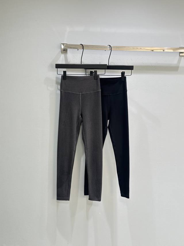 25Ss New Winter Arrival! Two-tone leggings, simple yet stylish. Easily create ve