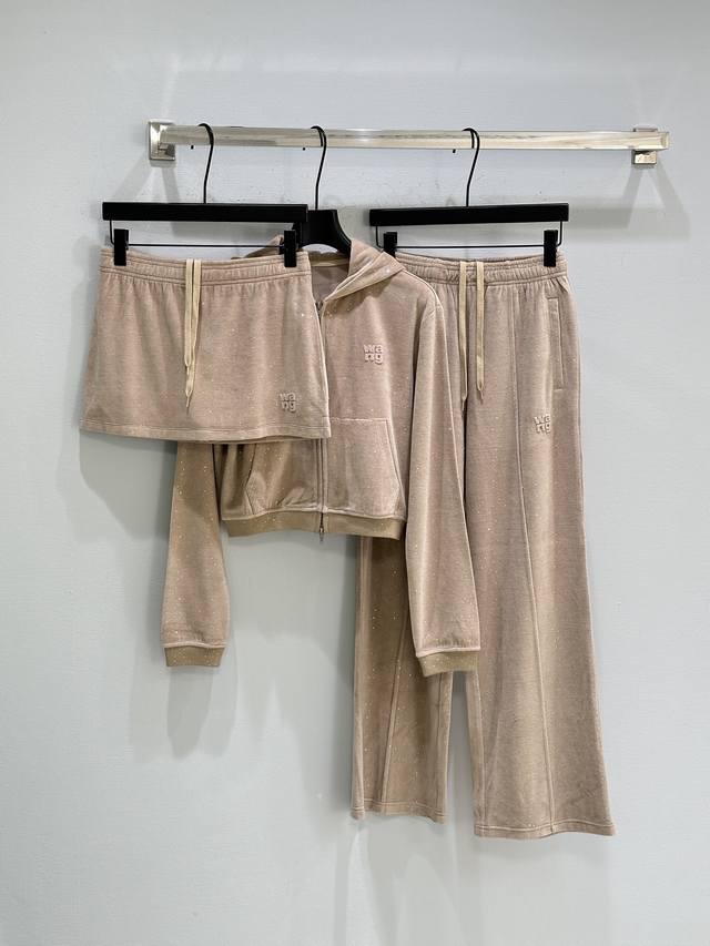 26Ss Early Spring New Arrival! These plus-size mid-rise sweatpants are adorned w