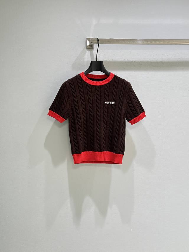 25Ss Autumn New Arrival! Unique logo on the chest, slightly stretchy fit, dense