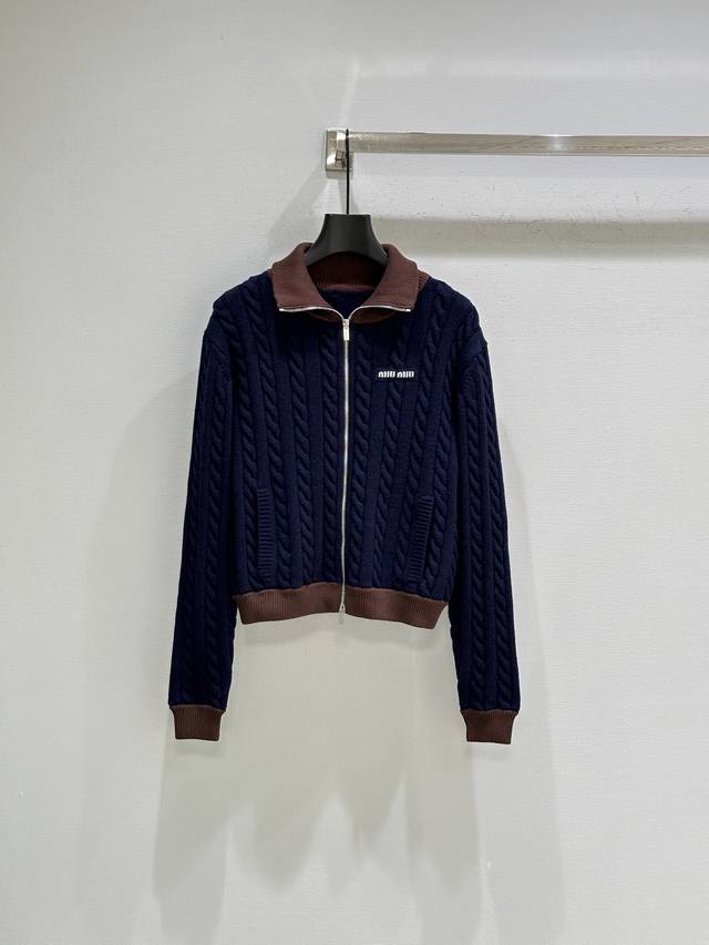 25Ss Autumn/Winter New Arrival! This cable knit zip-up jacket features a unique