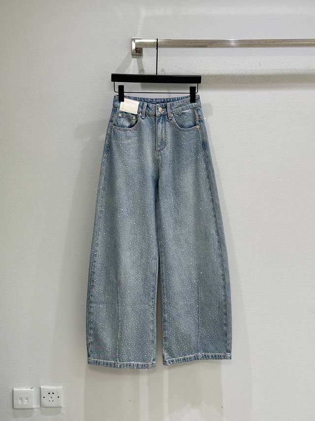 25Ss New Winter Arrival! These rhinestone-embellished curved pants are incredibl