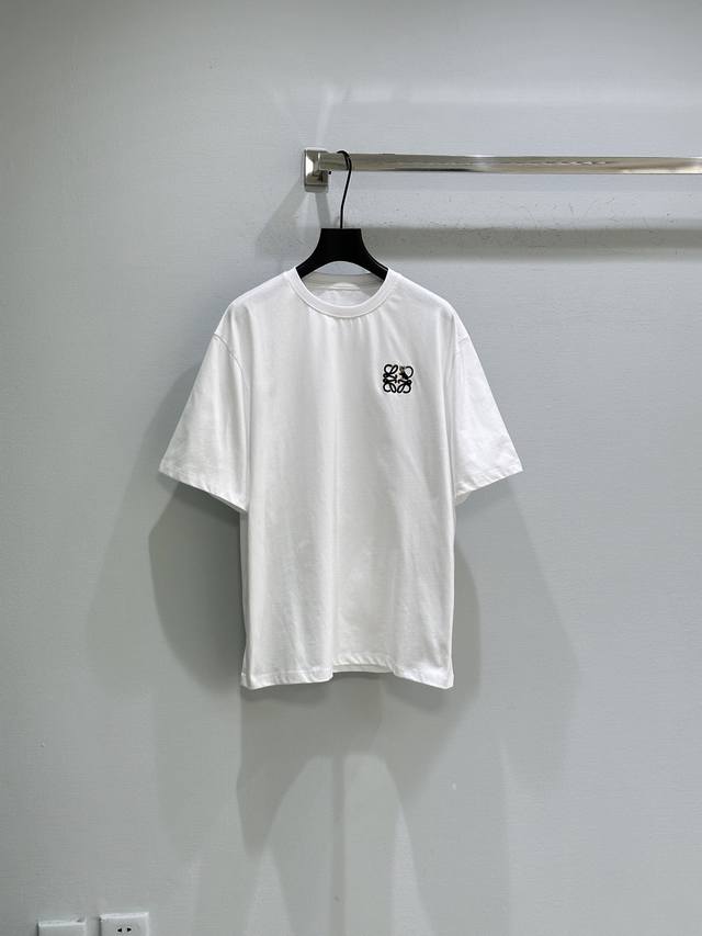 26Ss Early Spring New Arrival! This Anagram embroidered white T-shirt is made of