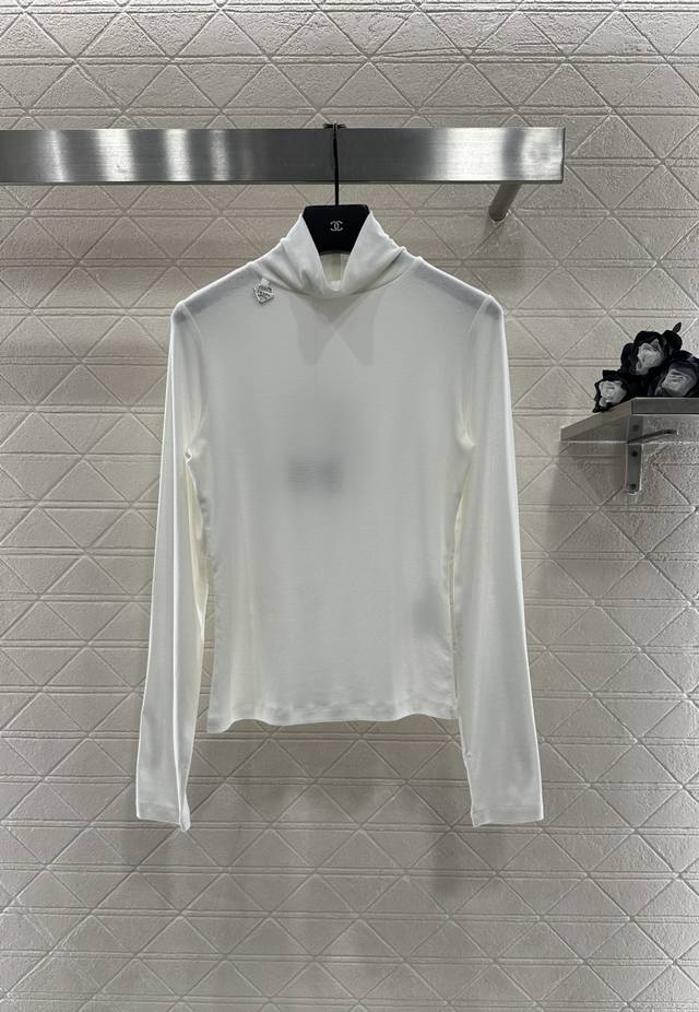 prad*2025 New Arrival High-Neck Metal Logo Base Layer Top. Made of custom Yb Ten