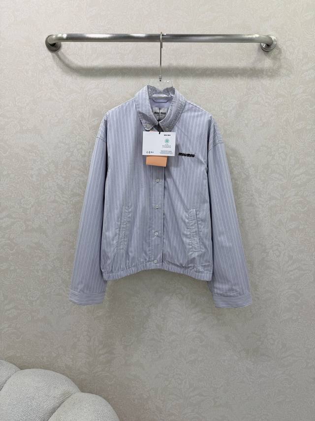 Miumi* 26Ss Early Spring New Arrival High-Cut! The blue-grey pinstripes exude a