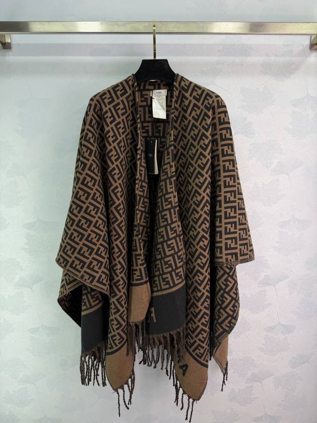 Fe*25 Autumn/Winter New Arrival Ff Monogram Canopy Cape Shawl, made of soft and