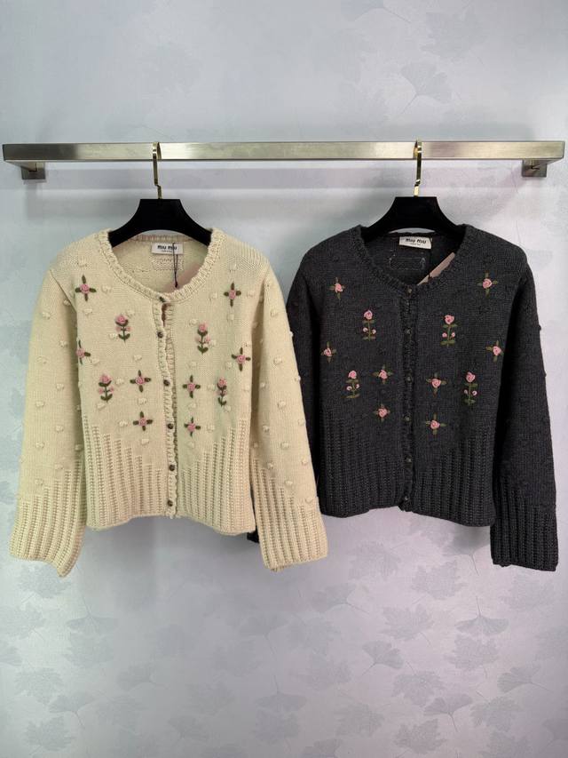 Miu*25 Autumn/Winter New Floral Embroidered Knit Cardigan. Soft knit fabric, com