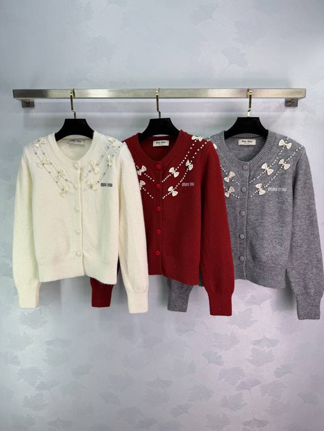 Miu*25 Autumn/Winter New Knit Cardigan. Features a 3D bow and pearl beading at t