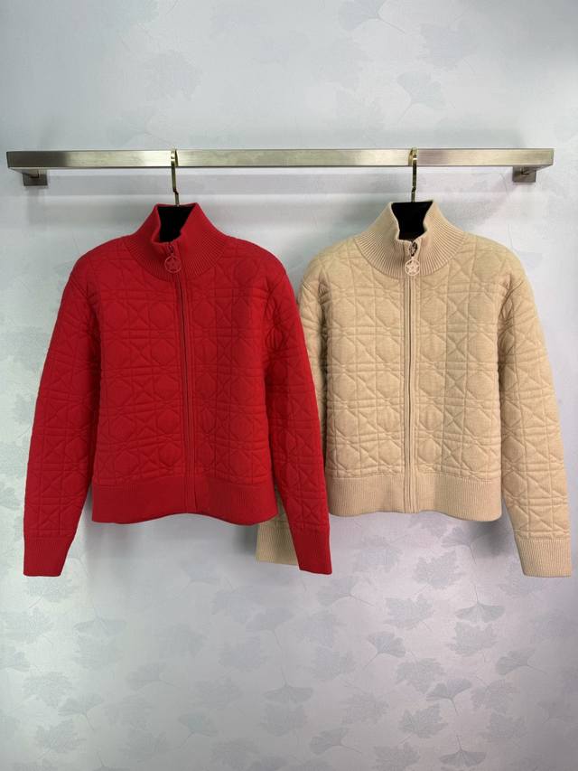 Dio*25 Early Autumn New Knitted Cardigan with Exquisite Embroidered Bee on the B