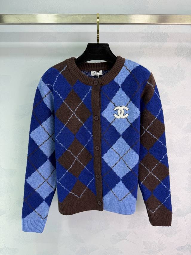 Ch*25 Autumn/Winter New Arrival Diamond Pattern Knit Cardigan features a blue an