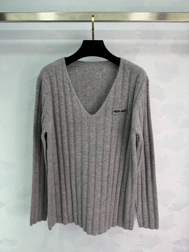 Miu*2025 Autumn/Winter New V-neck Knit Sweater, wool and cashmere blend, soft an