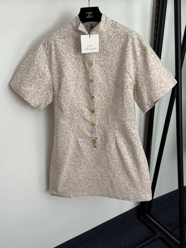 Style No. 20258398 Schiaparelli *New Metal Keyhole Gold Button Stand Collar Fit