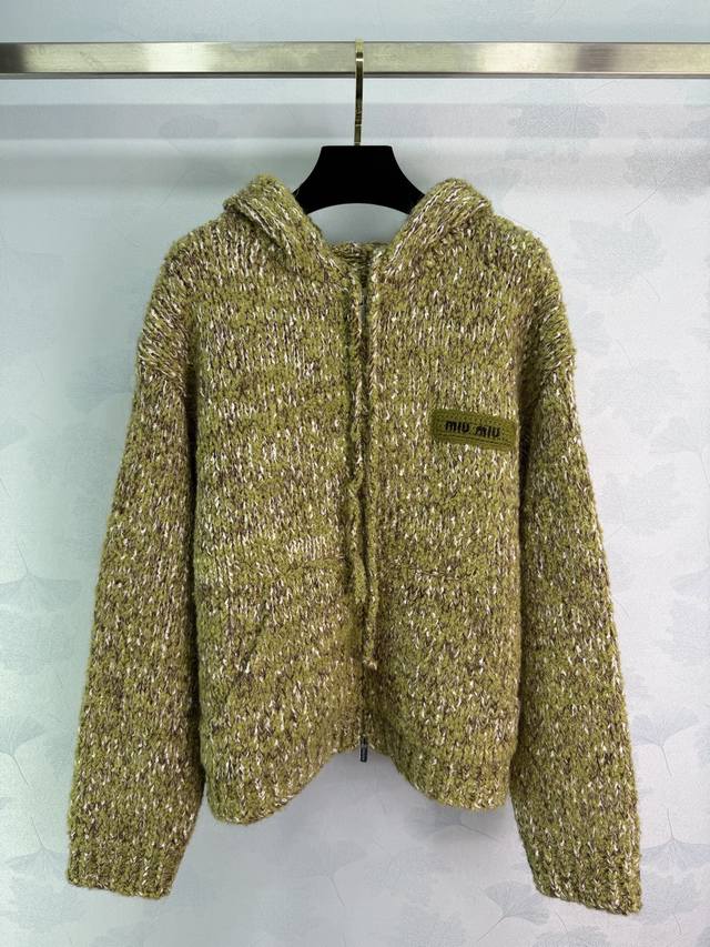 Miu*25 Autumn/Winter New Green Knitted Hooded Jacket. Made of high-quality cashm