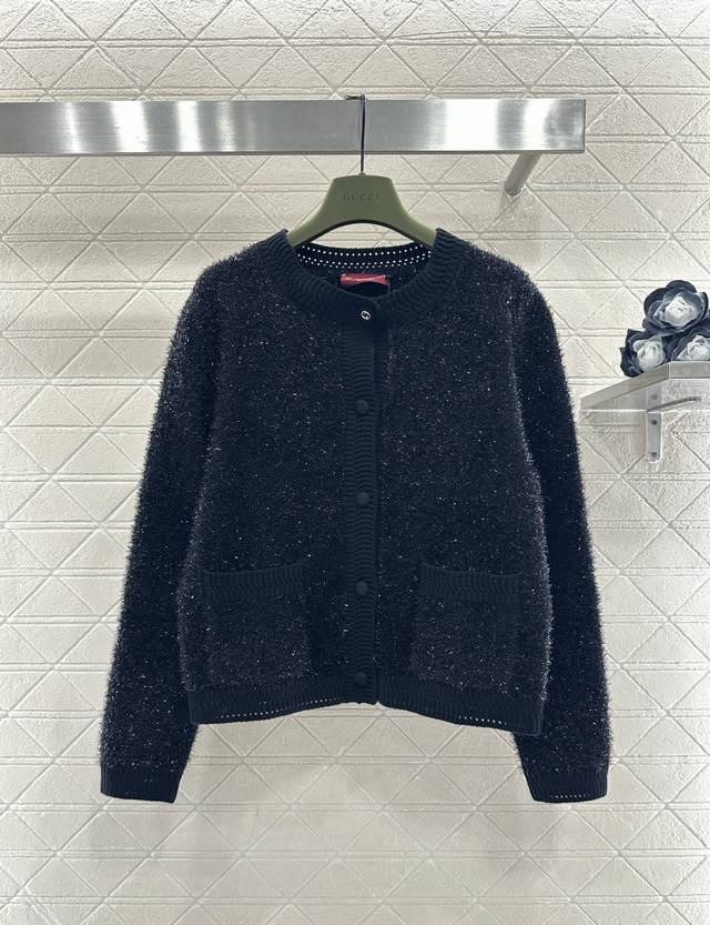Gucc*2026 New Arrival Sparkling Silver Thread Crew Neck Knit Cardigan. Made with