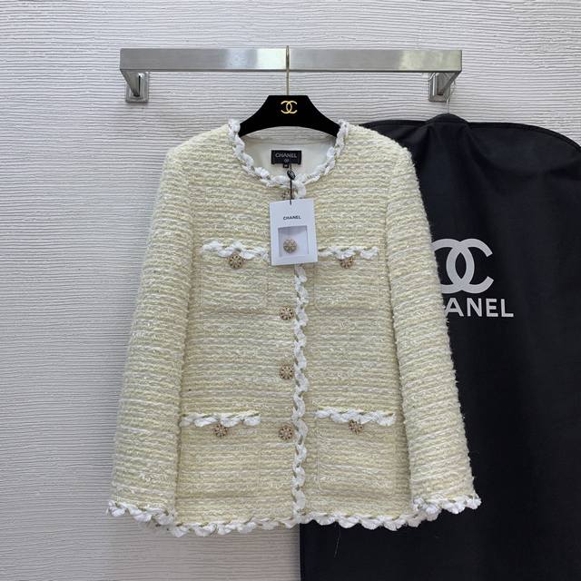 Chane*L New High-End Custom Wool Blend Sequined Tweed with Gold Thread Cable Kni