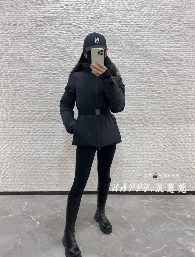 prad*A New winter ski suit series, filled with 90% white duck down for extra war