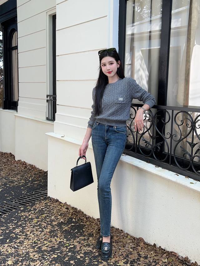 Valenti*O New High-End Custom Original Letter Logo Hardware, Gold Thread Embroid