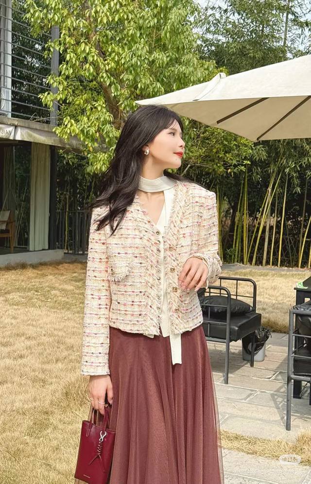 Chane* Early Autumn New High-End Custom Heart Button Decoration, Metal Chain Sti