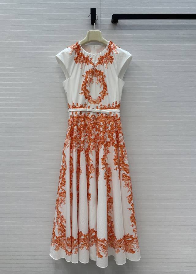 Highly recommend the Giambattista Valli 2026 Early Spring Collection printed dr