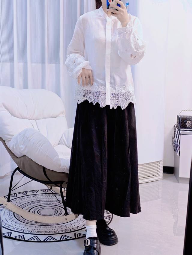 New heavy-duty retro embroidered hollowed-out floral pattern decorated round nec