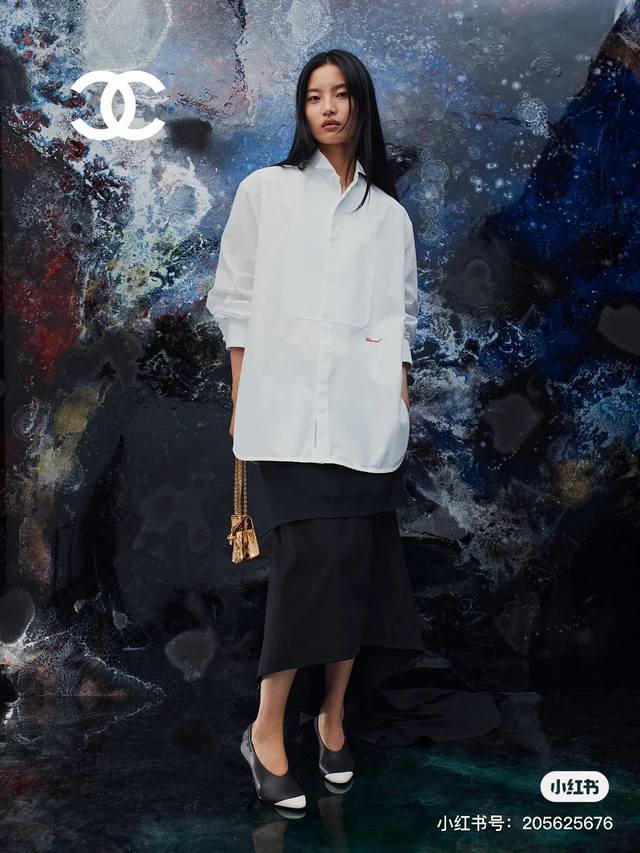 New Arrival Chanel-Style Mid-Length White Shirt ( ) Available in three sizes (S,