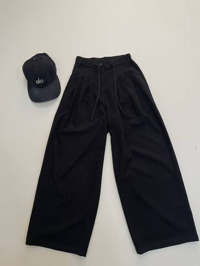 Mm6 New Spring/Summer 2026 striped trousers, perfect for all seasons. The qualit